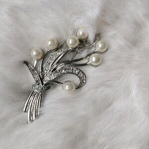 Vintage pearl brooch